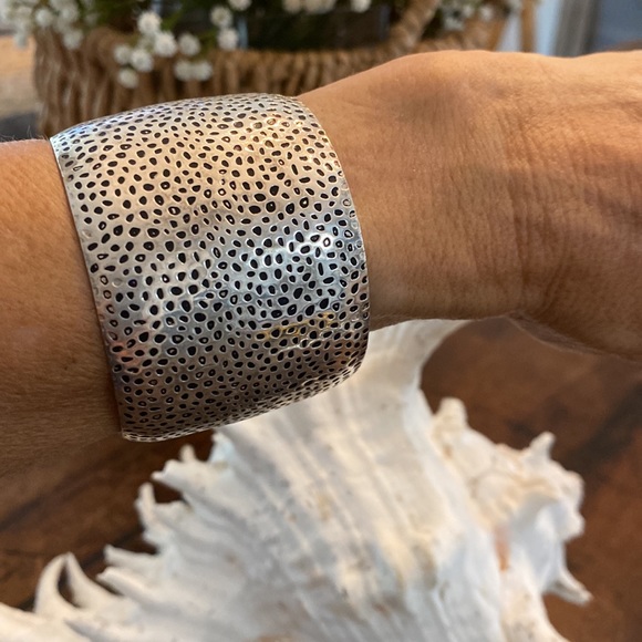 Cuff Bracelet - Picture 7 of 9